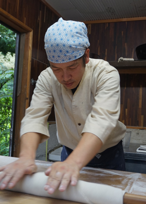 野生の鹿もよく見かけます